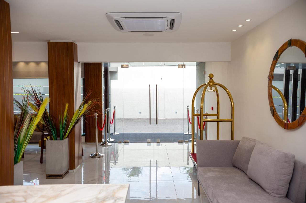 Silver Moon Hotel Abidjan Exterior photo