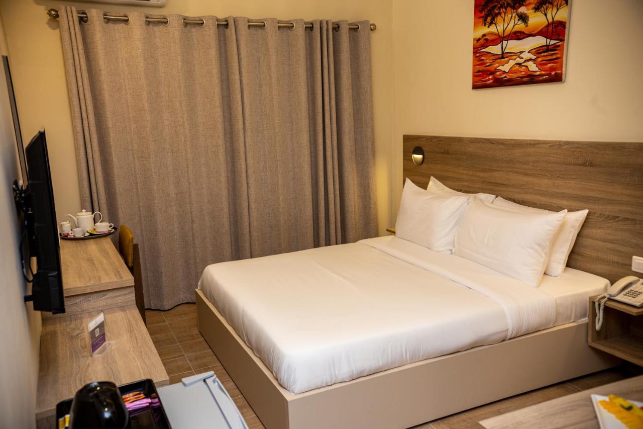Silver Moon Hotel Abidjan Exterior photo