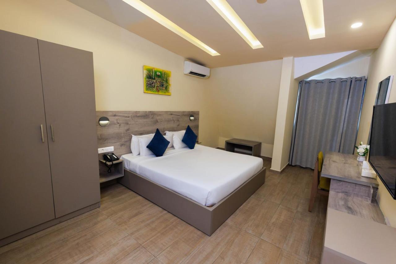 Silver Moon Hotel Abidjan Exterior photo