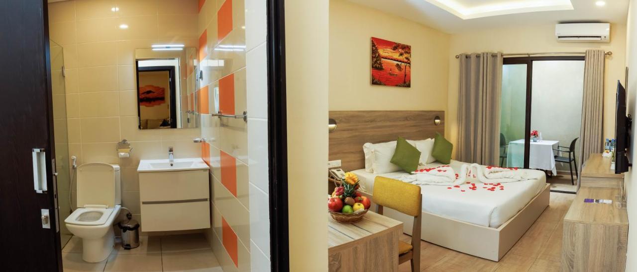 Silver Moon Hotel Abidjan Exterior photo